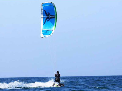 Kitesurfing